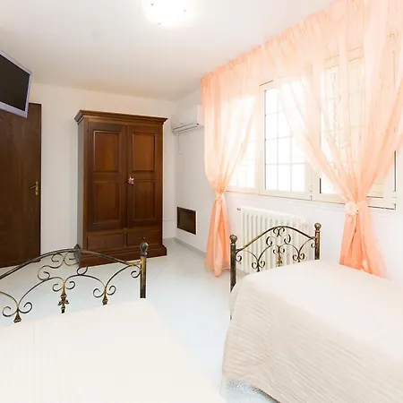 La Casa Nel Borgo Bed & Breakfast 4*